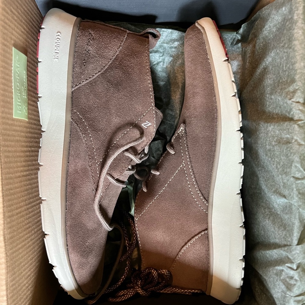 Eddie Bauer size 8 chukkas